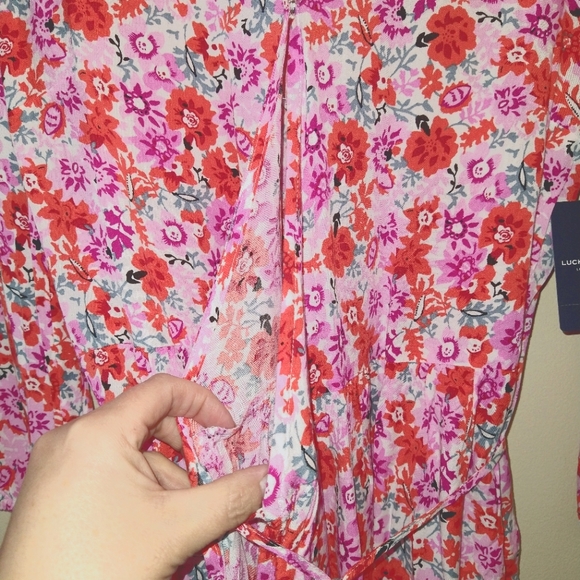 🆕Lucky Brand 🍀 Floral Wrap Top Size M - Picture 4 of 11